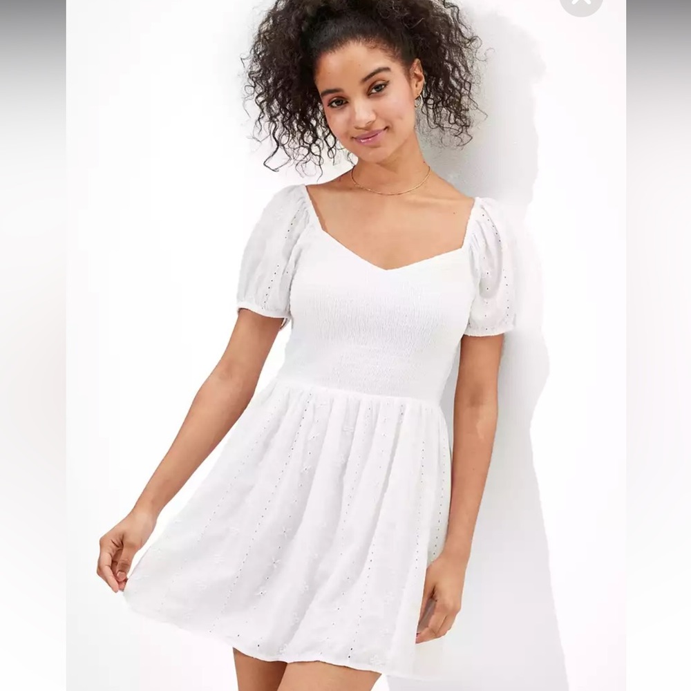 AE Solid Eyelet Puff-Sleeve Mini Dress Size: Large